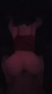 拉丁裔洋妞老婆日常操逼，背后继续偷吃黑妹