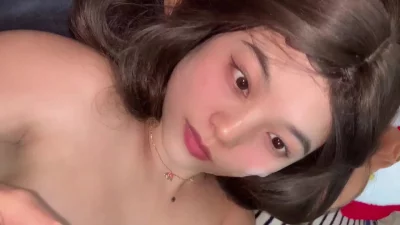 你射我一脸！委屈的这样盯着你，哪个男的顶得住啊，好爱