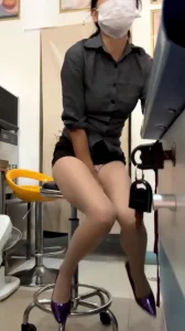奶茶店少妇上班时间玩裸聊（裸聊平台）