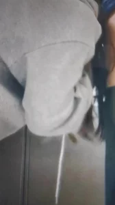 反差少妇他老公不在家， 直接过去满足她
